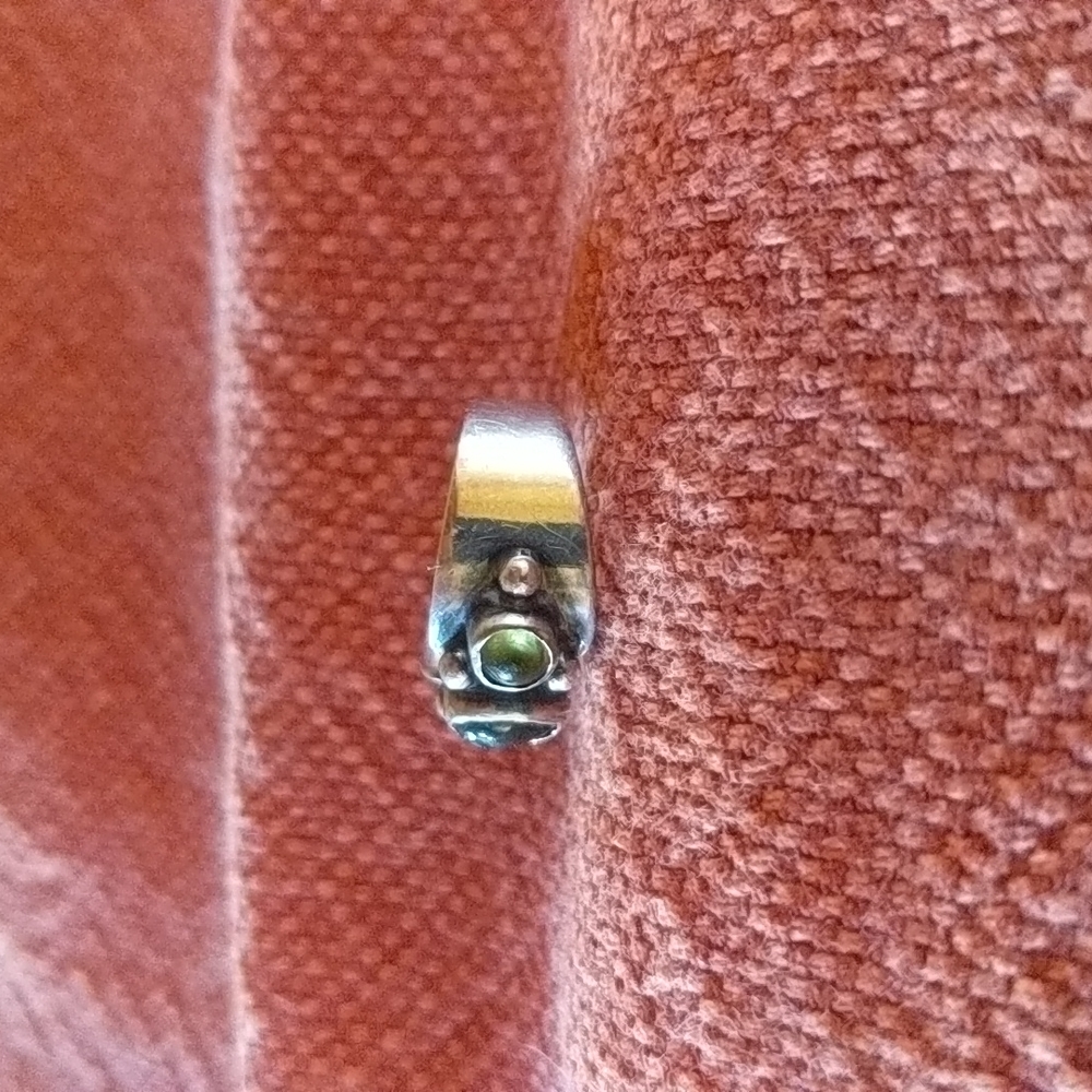 Vintage Silver and Green Stone Ring. Sz 8. - Picture 2 of 7